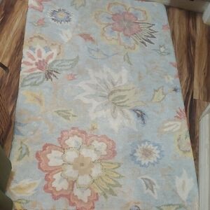 Floral Patterned Area Rug 3' X 5'